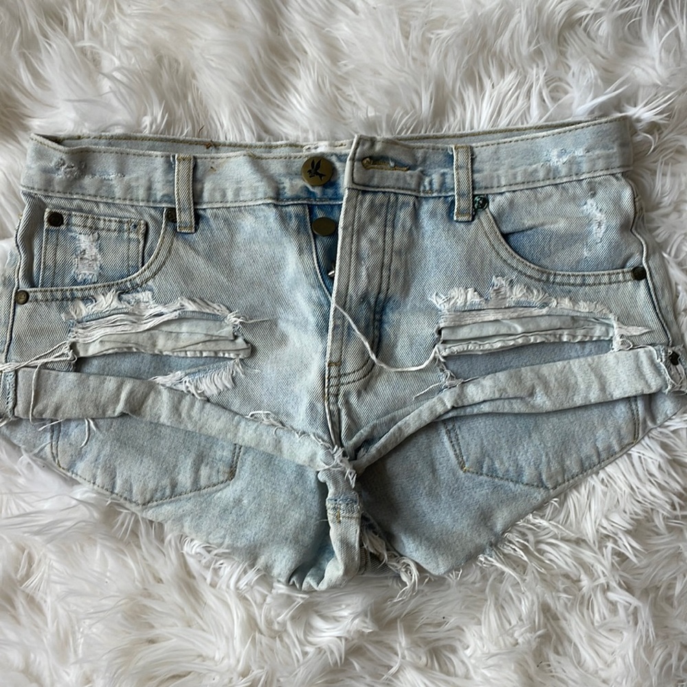 One Teaspoon Jean shorts, light wash, distressed, size 26